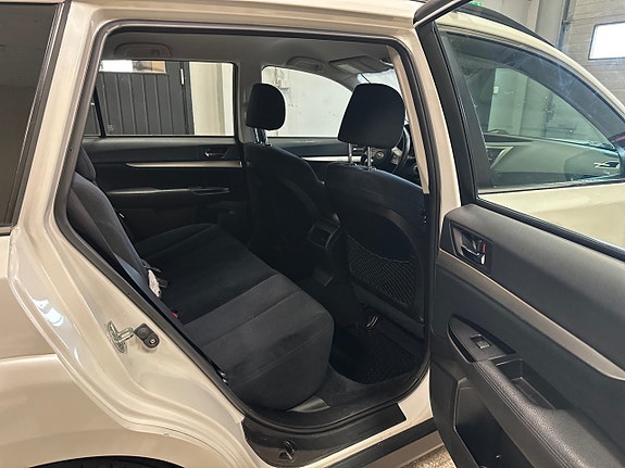 Subaru Legacy 14 of 22
