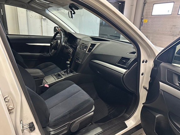 Subaru Legacy 16 of 22