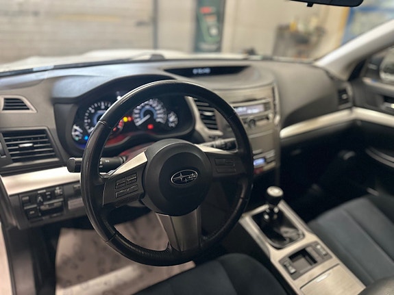 Subaru Legacy 10 of 22