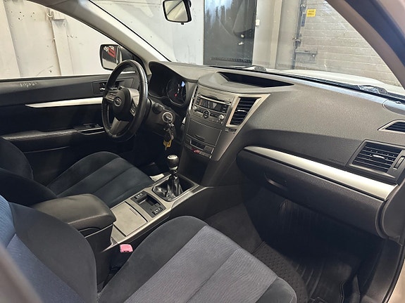Subaru Legacy 17 of 22