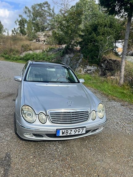 Mercedes-Benz E500 3 of 8