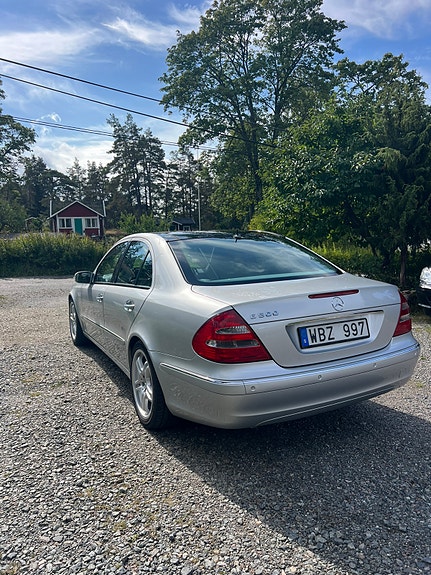 Mercedes-Benz E500 4 of 8