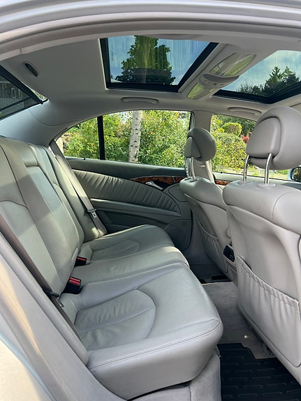 Mercedes-Benz E500 8 of 8