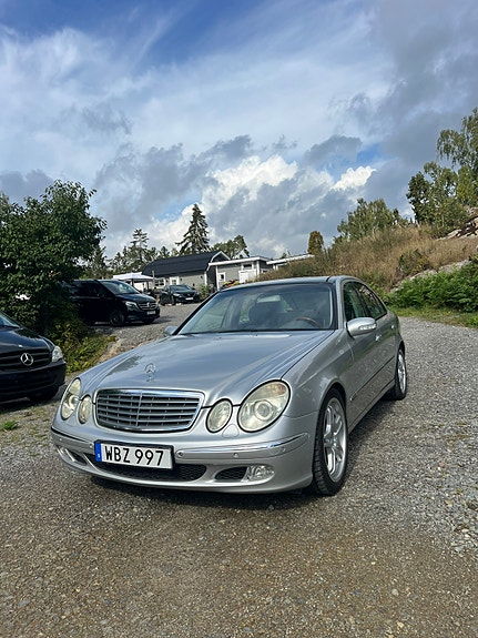 Mercedes-Benz E500 2 of 8