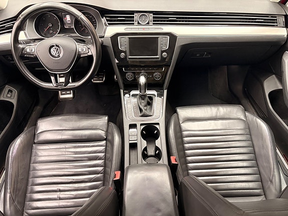 Volkswagen Passat Alltrack 13 of 15