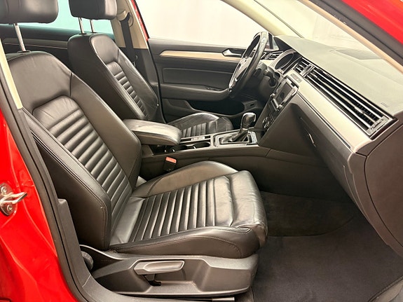 Volkswagen Passat Alltrack 8 of 15