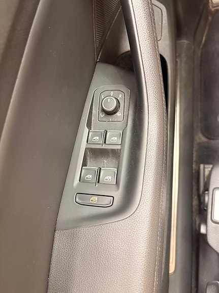 Volkswagen Passat Alltrack 9 of 15