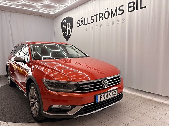 Volkswagen Passat Alltrack 2 of 15