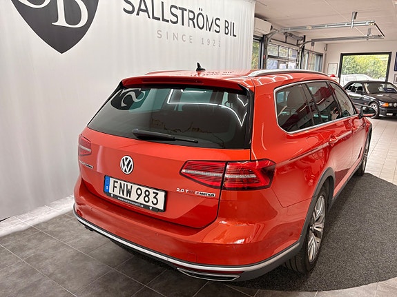 Volkswagen Passat Alltrack 3 of 15