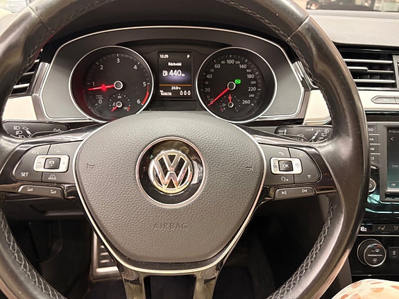 Volkswagen Passat Alltrack 10 of 15