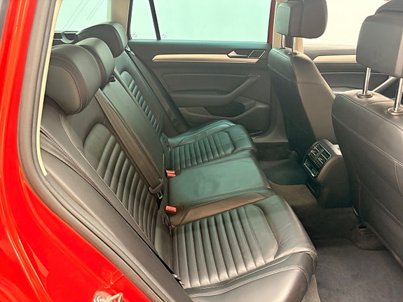 Volkswagen Passat Alltrack 14 of 15