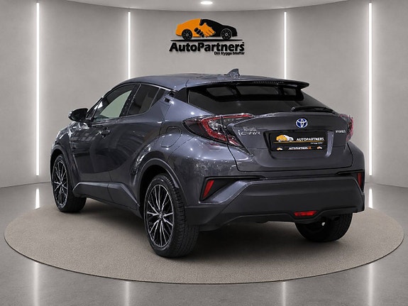 Toyota C-HR 2 of 29