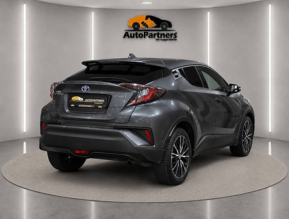 Toyota C-HR 4 of 29