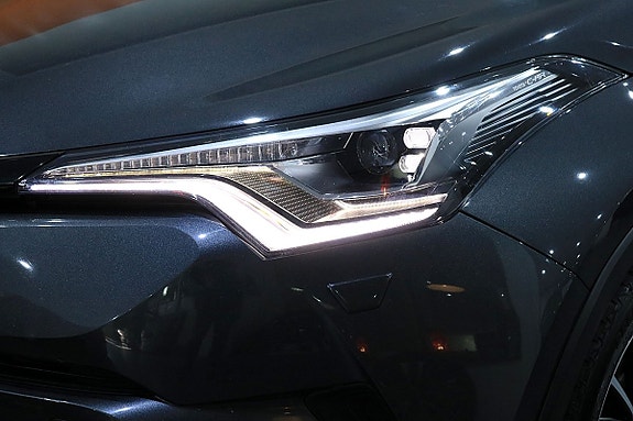 Toyota C-HR 13 of 29