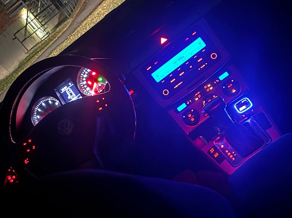 Volkswagen Passat 2 of 7