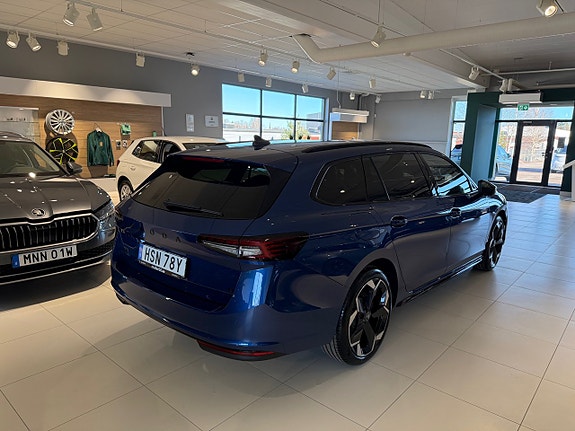 Skoda Superb 2 of 16