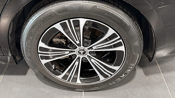 Mercedes-Benz E220 6 of 8