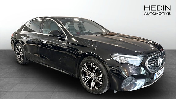 Mercedes-Benz E220 2 of 8