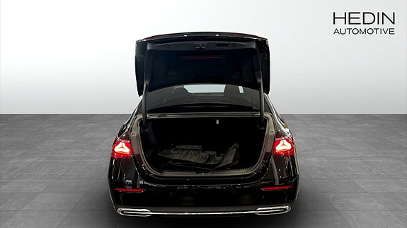 Mercedes-Benz E220 5 of 8