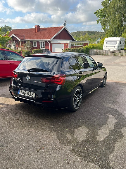 BMW M140i 3 of 4