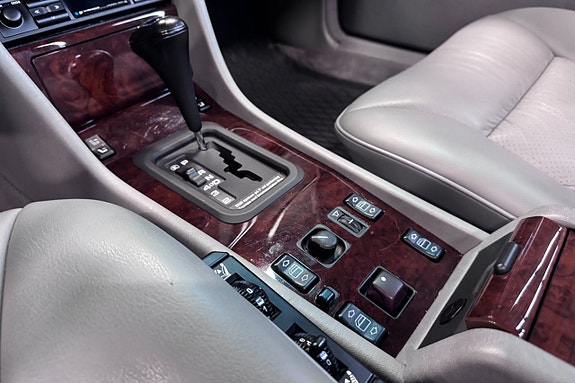 Mercedes-Benz 300 CE-24 15 of 19