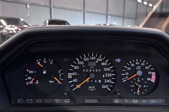 Mercedes-Benz 300 CE-24 13 of 19