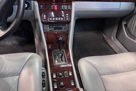 Mercedes-Benz 300 CE-24 14 of 19