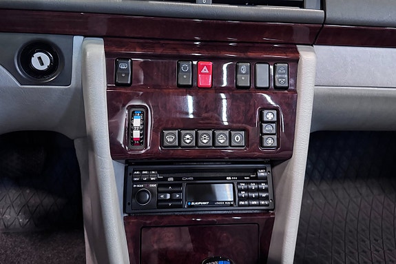 Mercedes-Benz 300 CE-24 16 of 19