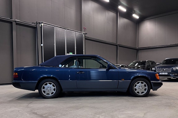 Mercedes-Benz 300 CE-24 8 of 19