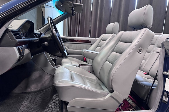 Mercedes-Benz 300 CE-24 11 of 19