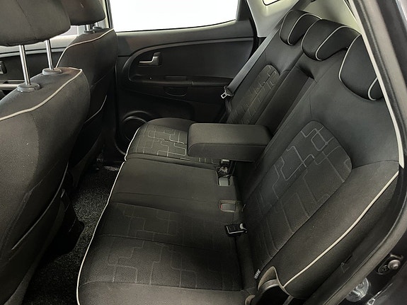 Kia Venga 7 of 15