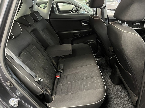 Kia Venga 8 of 15