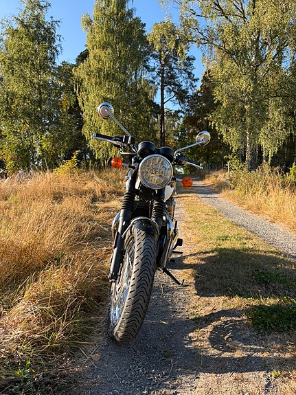 Triumph Bonneville T120 4 of 5