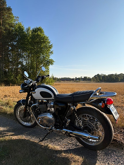 Triumph Bonneville T120 2 of 5