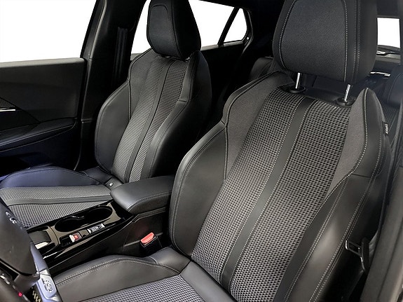 Peugeot 2008 5 of 17