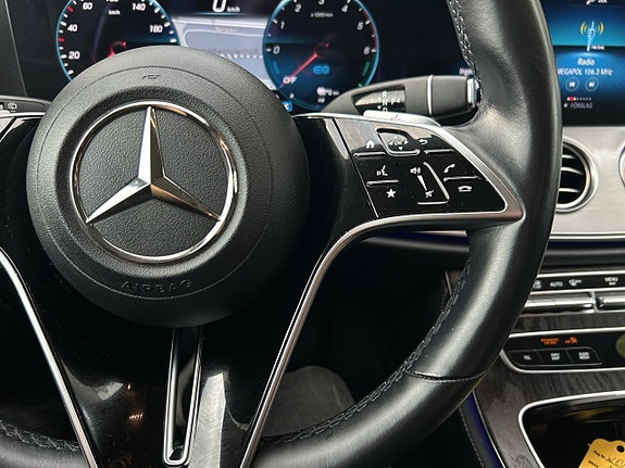 Mercedes-Benz E300 de 21 of 26