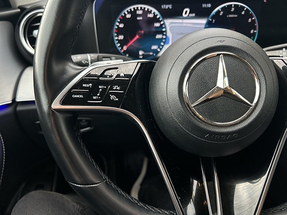 Mercedes-Benz E300 de 22 of 26