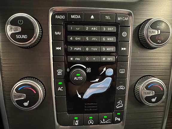 Volvo XC70 24 of 30