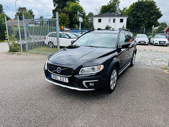 Volvo XC70 2 of 30