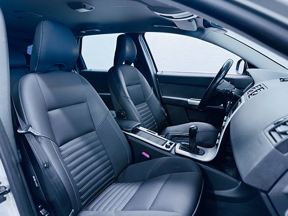 Volvo V50 6 of 17
