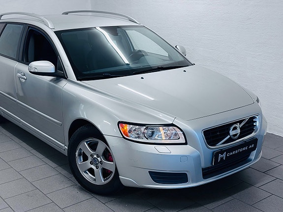 Volvo V50 2 of 17