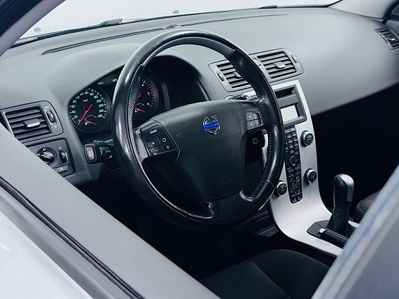 Volvo V50 9 of 17