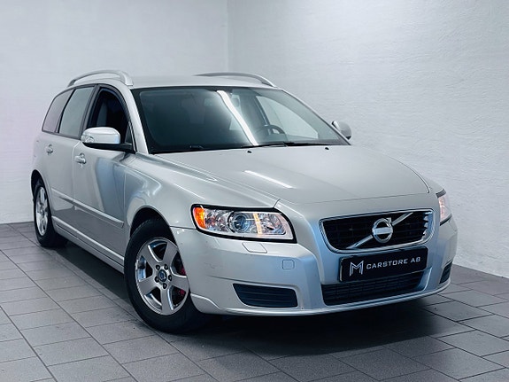 Volvo V50 3 of 17