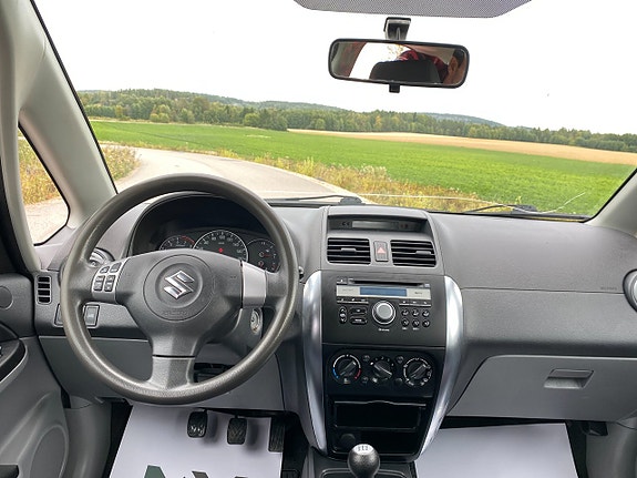 Suzuki SX4 9 of 18