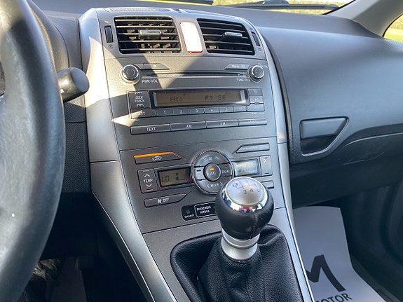 Toyota Auris 16 of 18