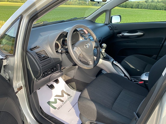 Toyota Auris 14 of 18