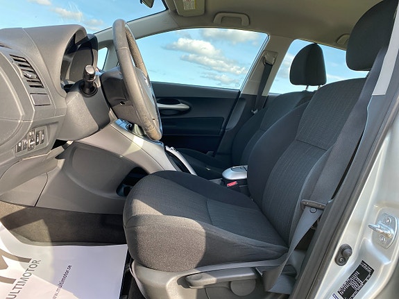 Toyota Auris 13 of 18