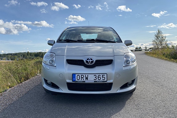 Toyota Auris 8 of 18