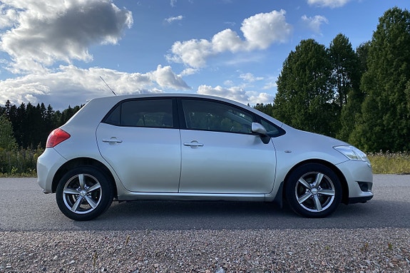 Toyota Auris 6 of 18