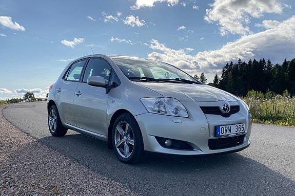 Toyota Auris 7 of 18